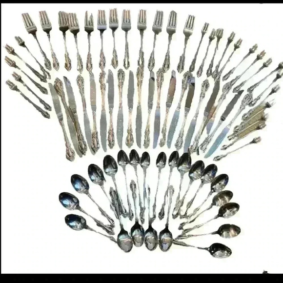 Oneida RAPHAEL Stainless Distinction Deluxe Flatware 13 Place Setting 74 Pieces - Picture 6 of 6